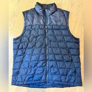 Men’s North Fave puffer vest. XL
